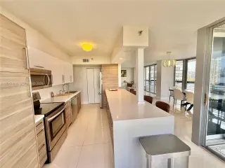 Propiedad en alquiler con 2 habitaciones y 2 baños en Aventura