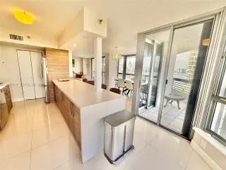 Propiedad en alquiler con 2 habitaciones y 2 baños en Aventura