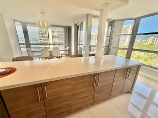 Propiedad en alquiler con 2 habitaciones y 2 baños en Aventura