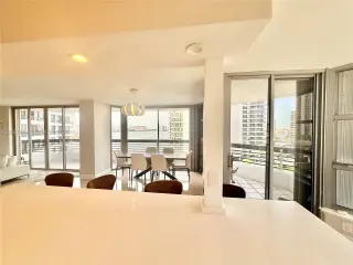 Propiedad en alquiler con 2 habitaciones y 2 baños en Aventura