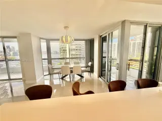 Propiedad en alquiler con 2 habitaciones y 2 baños en Aventura