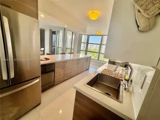 Propiedad en alquiler con 2 habitaciones y 2 baños en Aventura