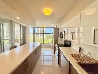 Propiedad en alquiler con 2 habitaciones y 2 baños en Aventura