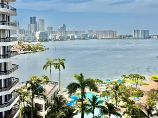 Propiedad en alquiler con 2 habitaciones y 2 baños en Aventura