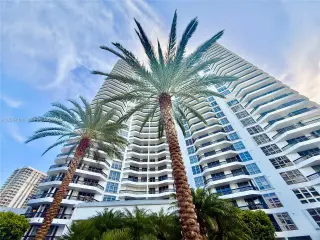 Propiedad en alquiler con 2 habitaciones y 2 baños en Aventura