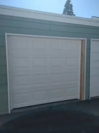 Single rollup garage door