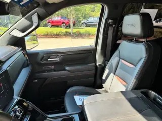2025 GMC Sierra 1500 AT4 Crew Cab 4WD