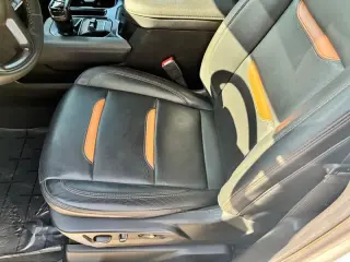 2025 GMC Sierra 1500 AT4 Crew Cab 4WD