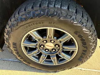 2025 GMC Sierra 1500 AT4 Crew Cab 4WD