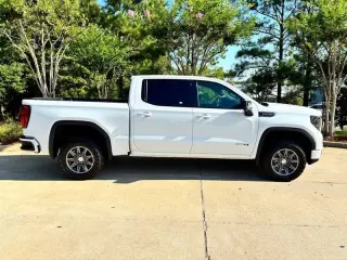 2025 GMC Sierra 1500 AT4 Crew Cab 4WD