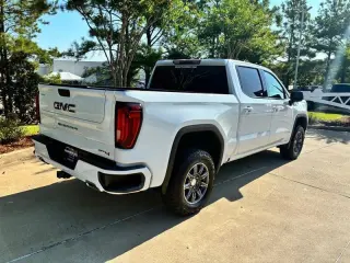 2025 GMC Sierra 1500 AT4 Crew Cab 4WD