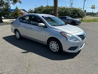 2019 Nissan Versa 1.6 S 5M