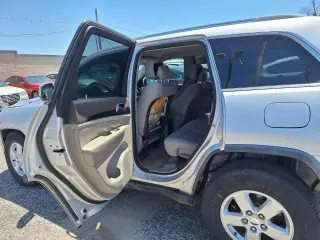 2011 Jeep Grand Cherokee LAREDO