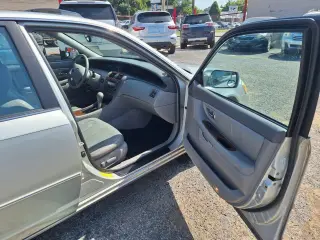 2000 Toyota Avalon XL