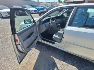 2000 Toyota Avalon XL