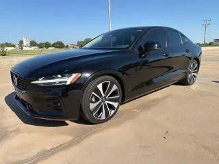 Volvo S60 2022 AWD B5 Momentum 4dr Sedan