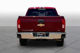 Chevrolet Silverado 1500 2017 4x4 LTZ 4 puertas Crew Cab batea corta de 5.8 pies