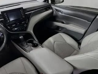 Toyota Camry 2021 SE Sedán de 4 puertas