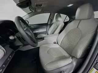 Toyota Camry 2021 SE Sedán de 4 puertas