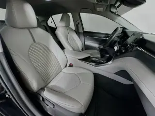 Toyota Camry 2021 SE Sedán de 4 puertas