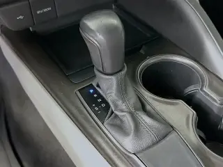 Toyota Camry 2021 SE Sedán de 4 puertas