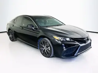 Toyota Camry 2021 SE Sedán de 4 puertas