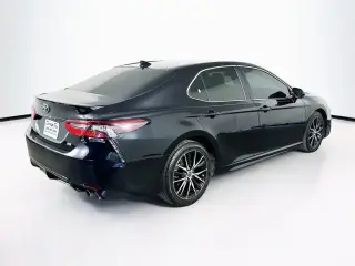 Toyota Camry 2021 SE Sedán de 4 puertas