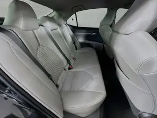 Toyota Camry 2021 SE Sedán de 4 puertas