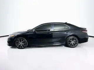Toyota Camry 2021 SE Sedán de 4 puertas