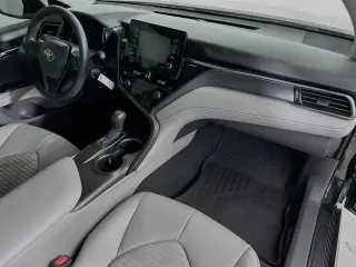 Toyota Camry 2021 SE Sedán de 4 puertas
