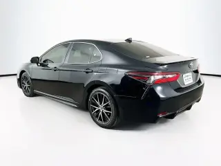 Toyota Camry 2021 SE Sedán de 4 puertas