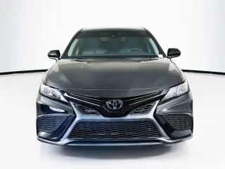 Toyota Camry 2021 SE Sedán de 4 puertas