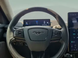Ford Mustang Mach-E Select SUV de 4 puertas 2024