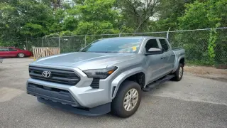 Toyota Tacoma 2024 4x2 SR 4 puertas Doble Cabina Caja Corta de 5.0 pies