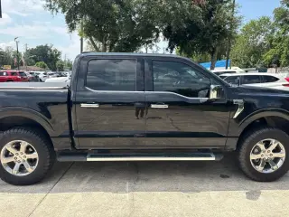 Ford F-150 2022 4x4 Lariat 4dr SuperCrew Caja de 5.5 pies