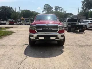 Ram 1500 2022 4x2 Big Horn 4 puertas Crew Cab batea de 5.6 pies