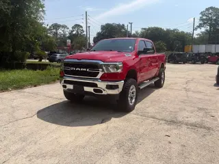 Ram 1500 2022 4x2 Big Horn 4 puertas Crew Cab batea de 5.6 pies