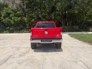 Ram 1500 2022 4x2 Big Horn 4 puertas Crew Cab batea de 5.6 pies