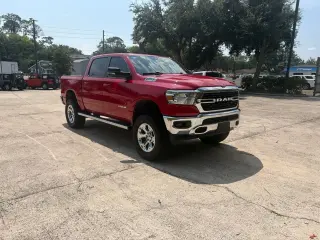 Ram 1500 2022 4x2 Big Horn 4 puertas Crew Cab batea de 5.6 pies
