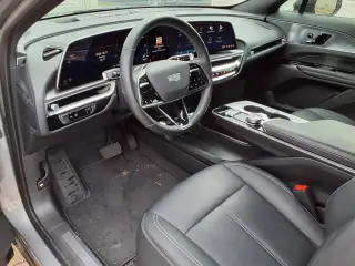 SUV Cadillac LYRIQ Tech de 4 puertas 2024