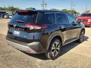Nissan Rogue SV Crossover de 4 puertas 2022
