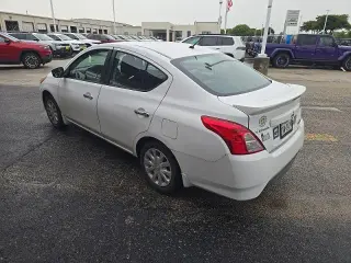 Nissan Versa 2016 1.6 SV 4dr Sedan