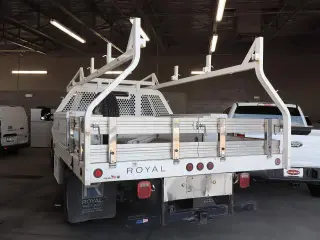 Ford F-350 Super Duty 2018 4x4 Lariat 4dr Crew Cab 179 in. WB DRW Chassis