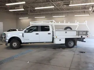 Ford F-350 Super Duty 2018 4x4 Lariat 4dr Crew Cab 179 in. WB DRW Chassis