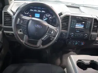 Ford F-350 Super Duty 2018 4x4 Lariat 4dr Crew Cab 179 in. WB DRW Chassis