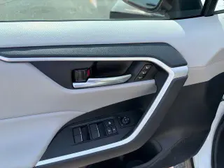 Toyota RAV4 2025 XLE Premium 4dr SUV