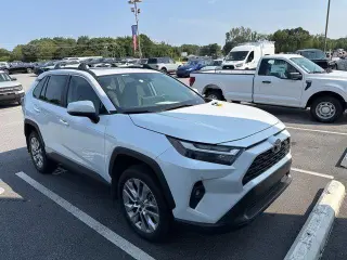 Toyota RAV4 2025 XLE Premium 4dr SUV