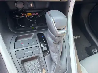 Toyota RAV4 2025 XLE Premium 4dr SUV