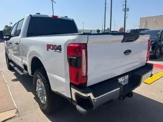 Ford F-250 Super Duty 2023 4x4 XLT 4dr Crew Cab 6.8 ft. SB Pickup