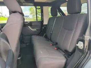 Jeep Wrangler Unlimited 2015 4x4 Sport 4dr SUV